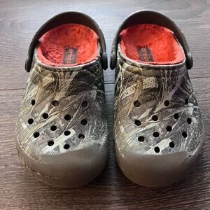 Kid’s Camo Lined Crocs size 11